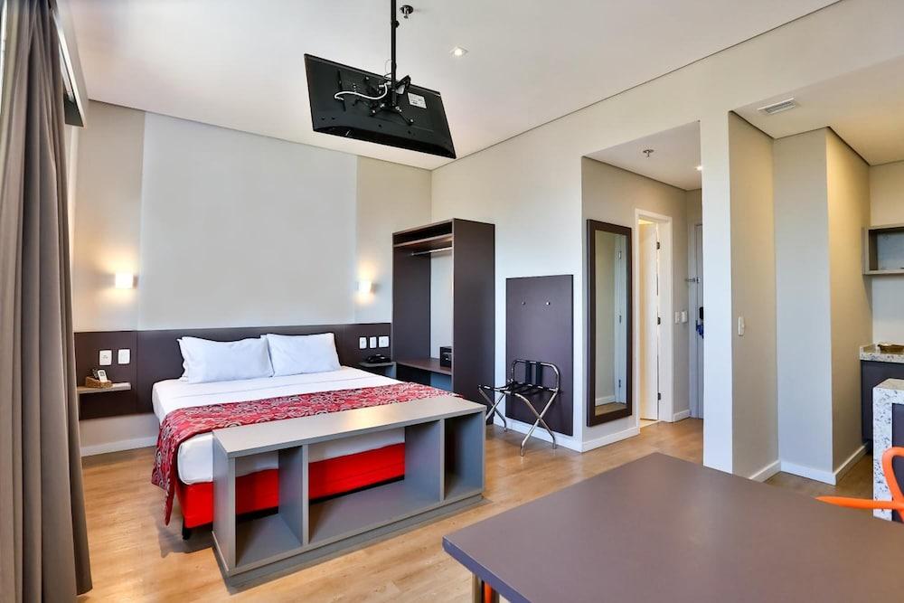 Hotel Summit Suítes 4*