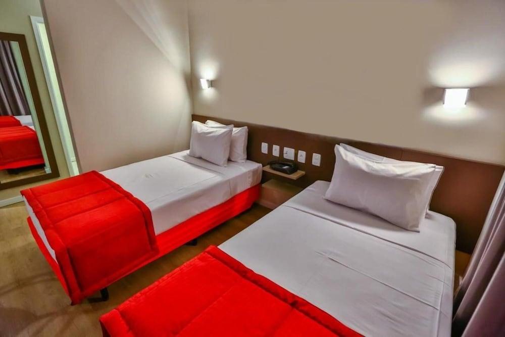 Hotel Summit Suítes 4*