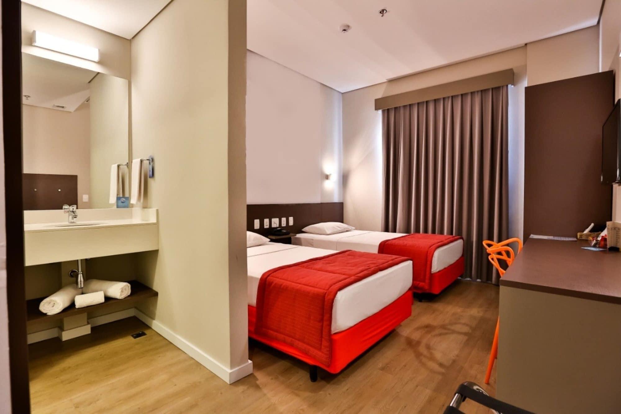 Hotel Summit Suítes 4*